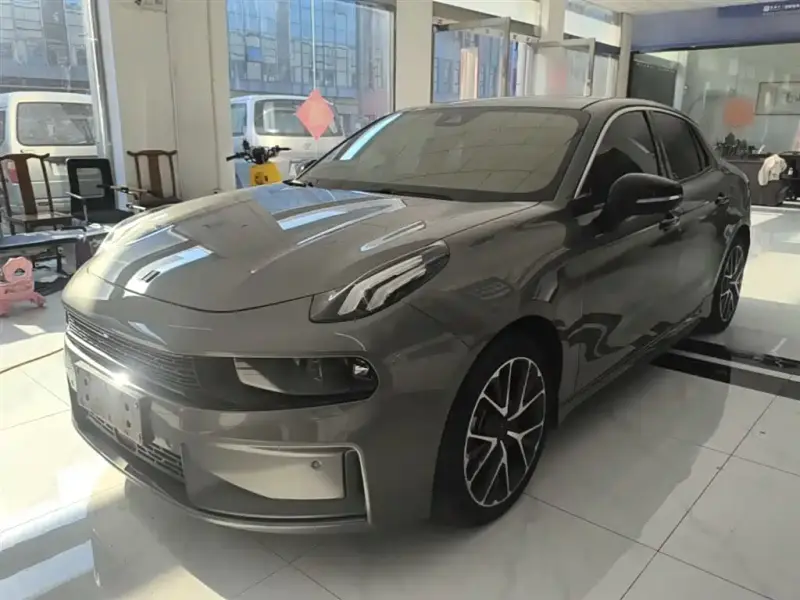 Lynk & Co 03