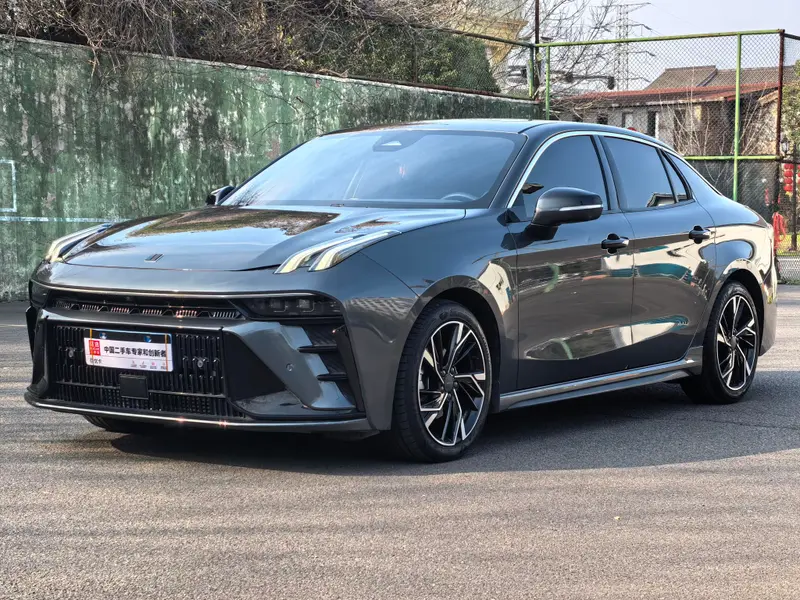 Lynk & Co 03