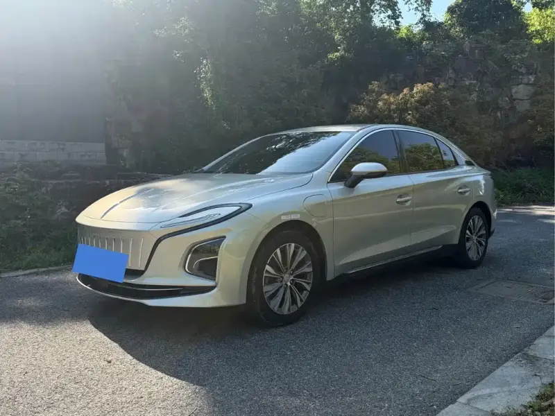 Hongqi E-QM5
