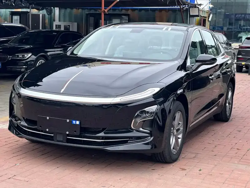 Hongqi E-QM5