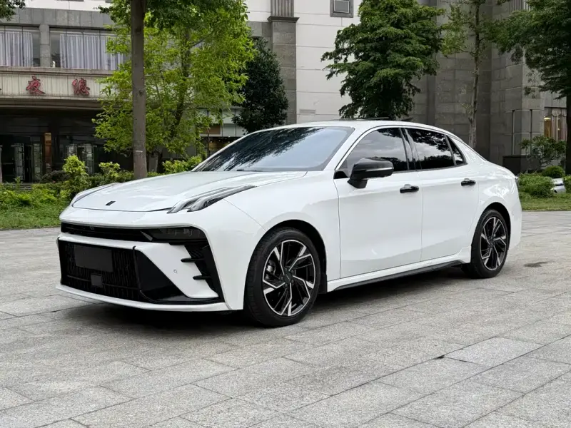 Lynk & Co 03