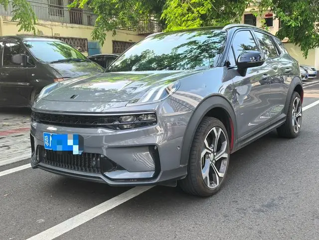 Lynk & Co 06