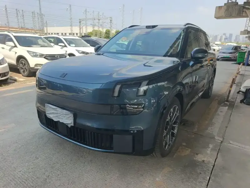 Lynk & Co 900