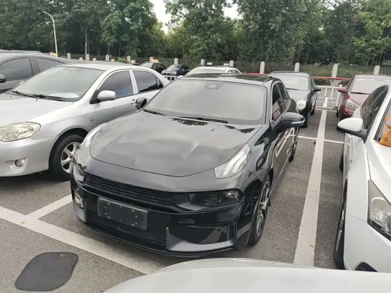 Lynk & Co 03