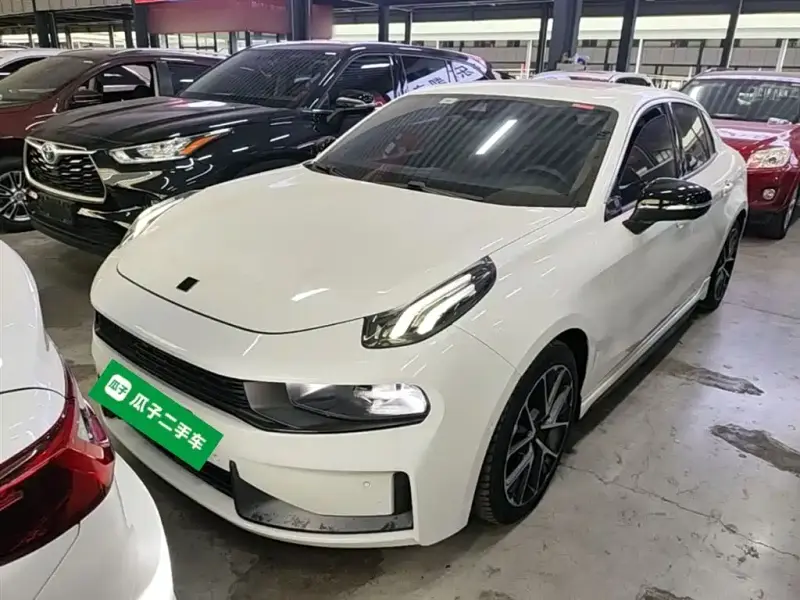Lynk & Co 03