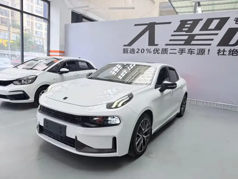 Lynk & Co 03