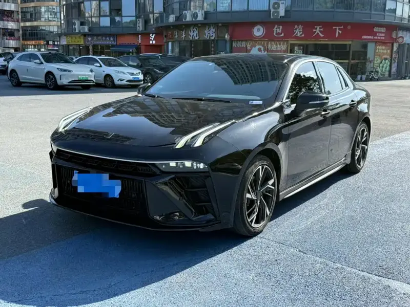 Lynk & Co 03