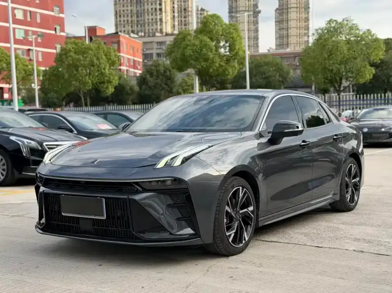 Lynk & Co 03