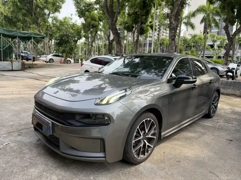 Lynk & Co 03