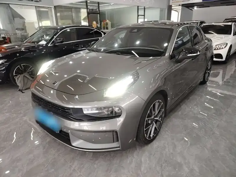 Lynk & Co 03