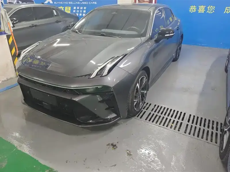 Lynk & Co 03