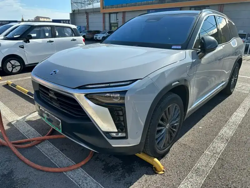 NIO ES8