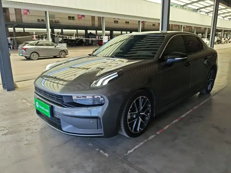 Lynk & Co 03