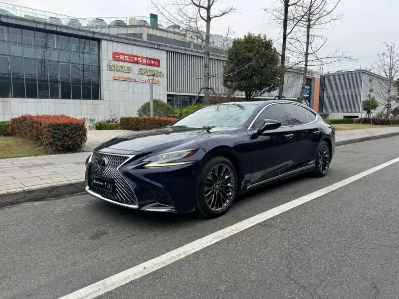 Lexus LS