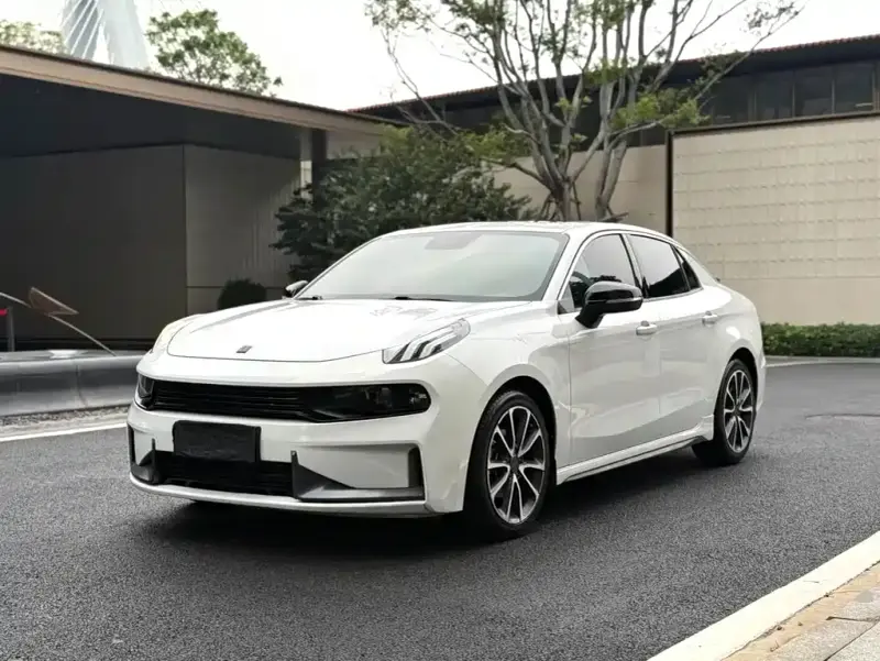 Lynk & Co 03