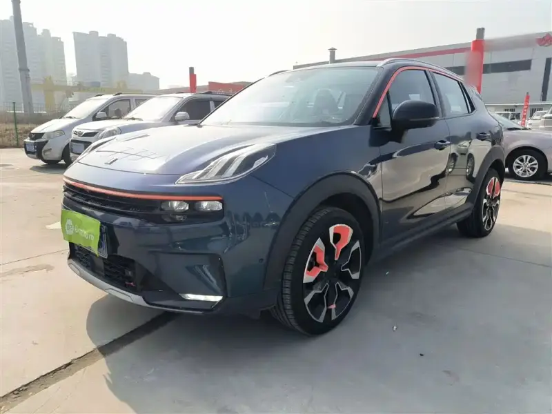 Lynk & Co 06