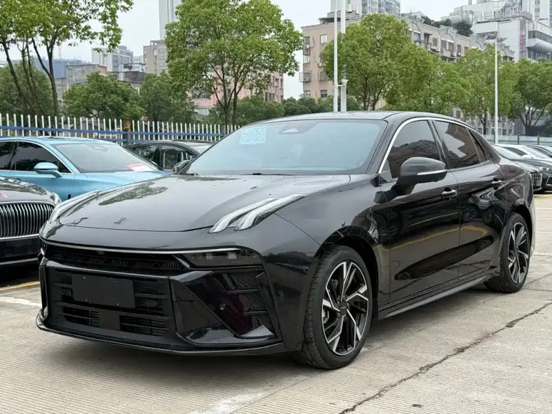 Lynk & Co 03