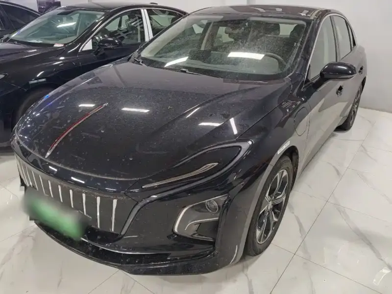 Hongqi E-QM5