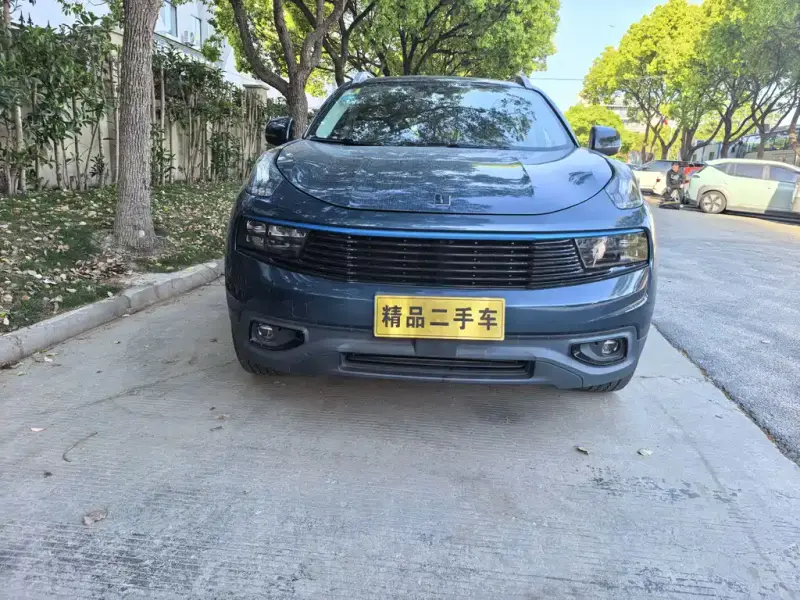 Lynk & Co 01