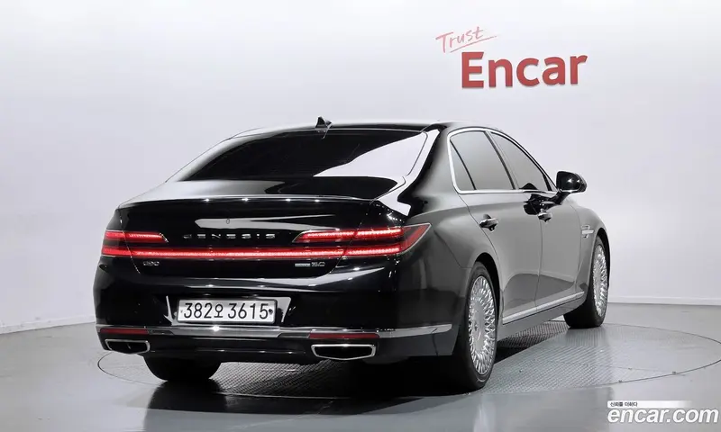 Genesis G90