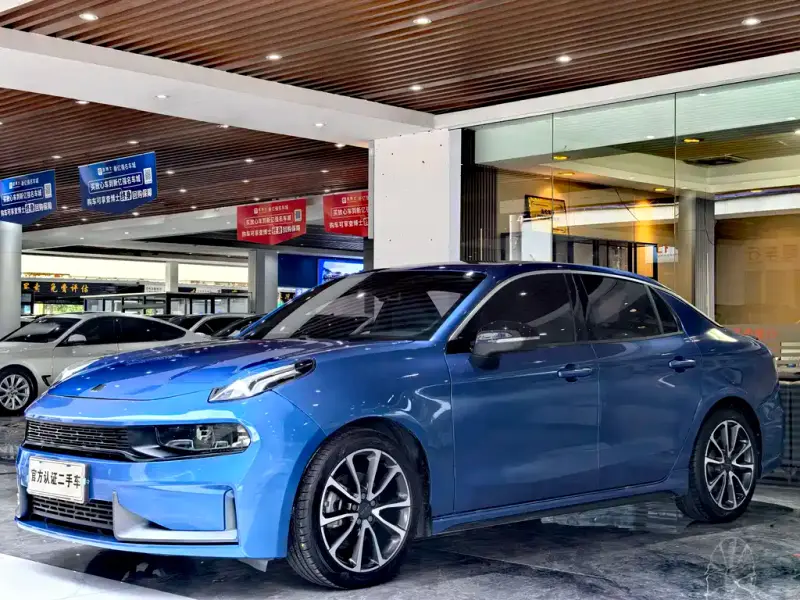 Lynk & Co 03
