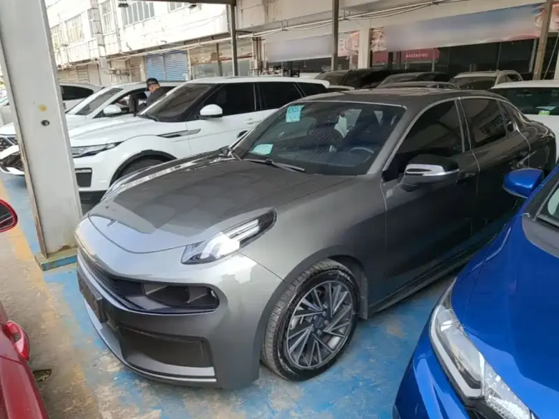 Lynk & Co 03