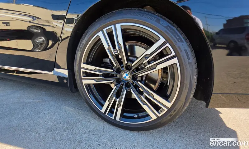 BMW i7