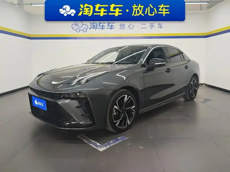 Lynk & Co 03