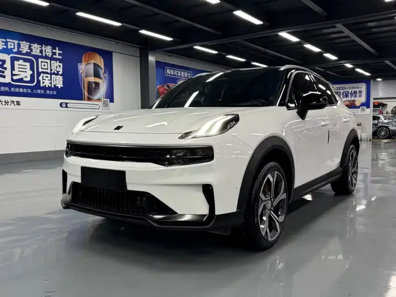 Lynk & Co 06