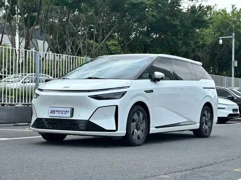 XPeng X9