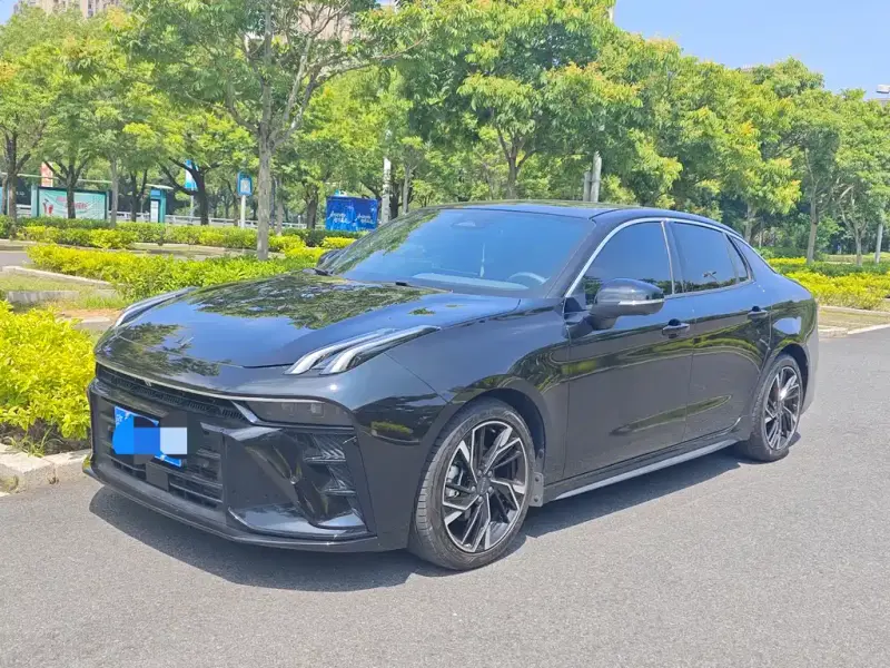 Lynk & Co 03