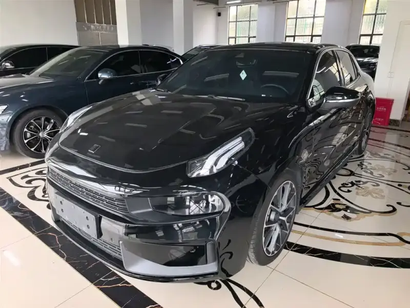 Lynk & Co 03