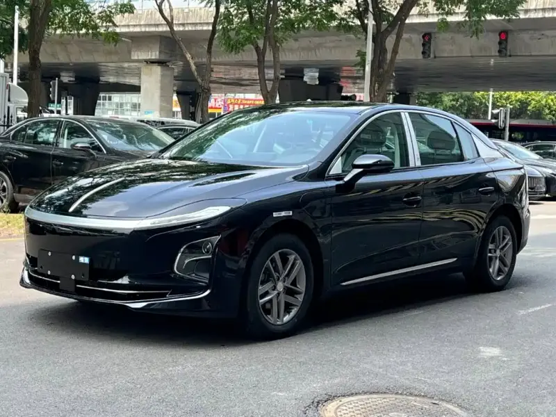 Hongqi E-QM5