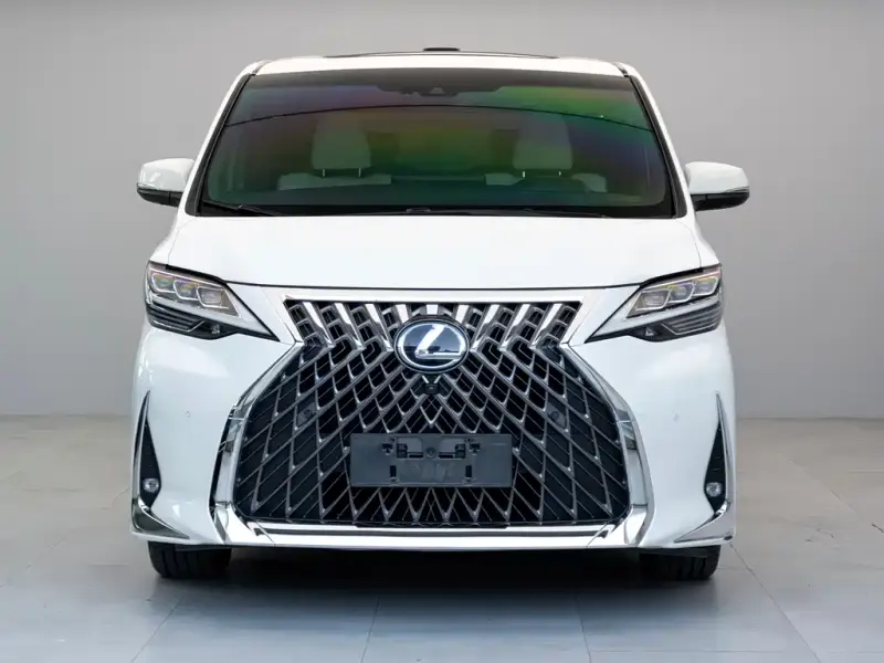 Lexus LM
