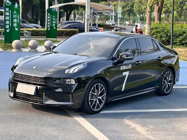 Lynk & Co 03