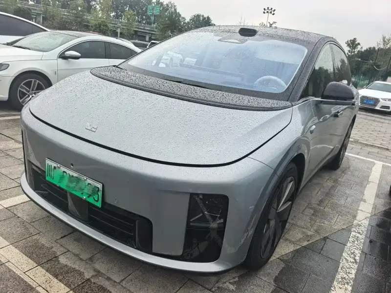 Li Auto i8