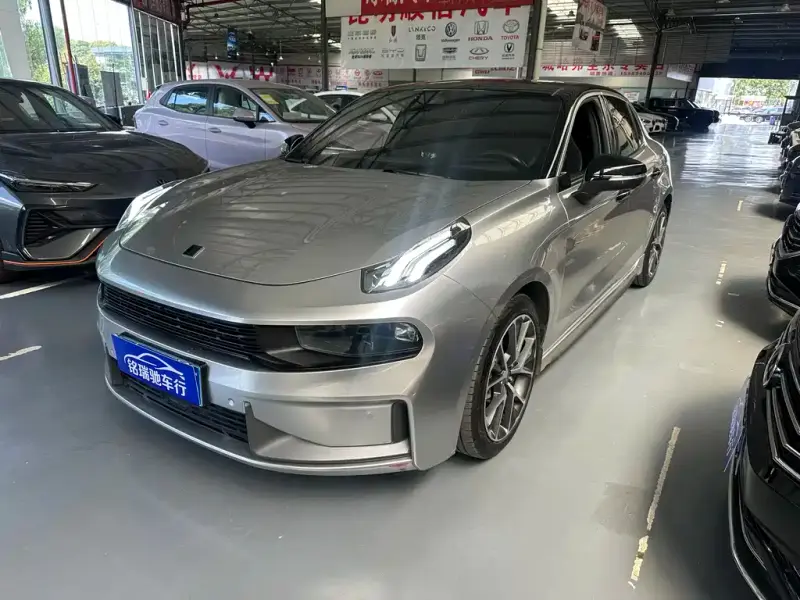 Lynk & Co 03