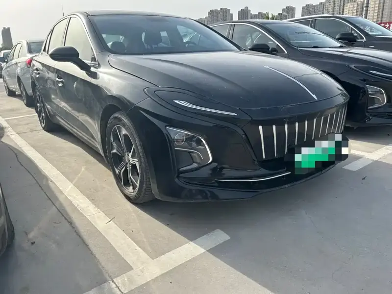 Hongqi E-QM5