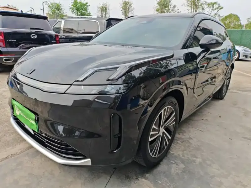 Lynk & Co 08 EM-P