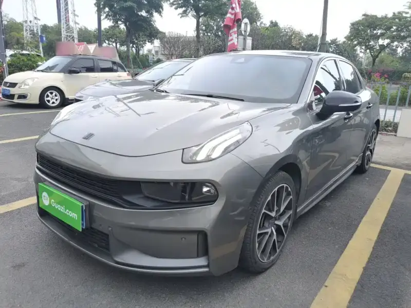 Lynk & Co 03