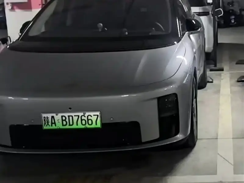 Li Auto i8
