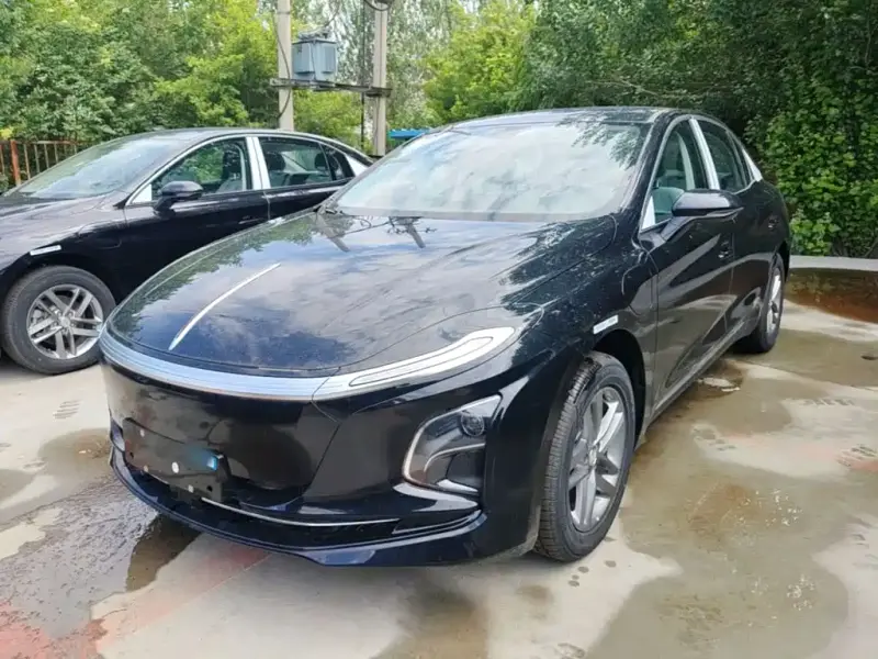 Hongqi E-QM5