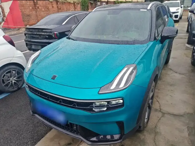 Lynk & Co 06