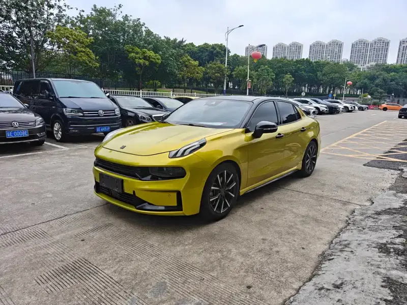 Lynk & Co 03