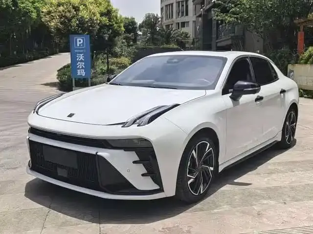 Lynk & Co 03