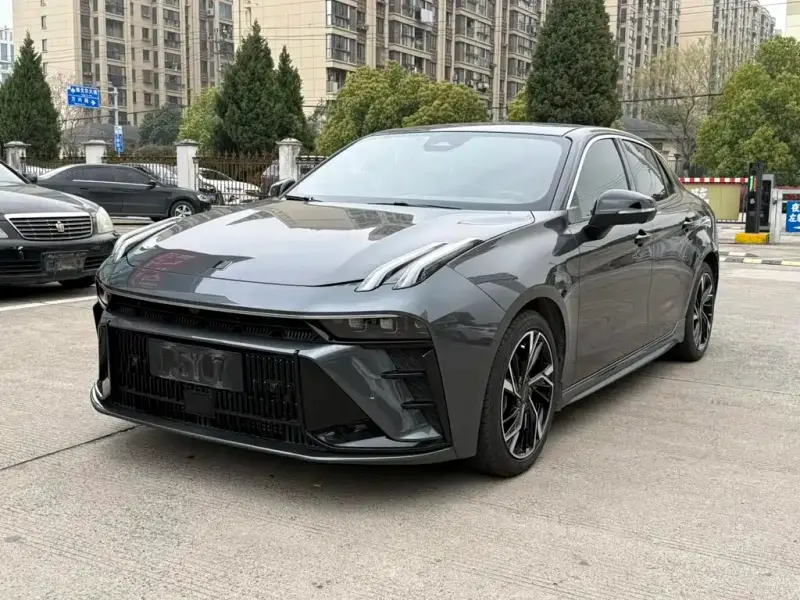 Lynk & Co 03