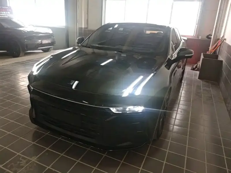 Lynk & Co 03