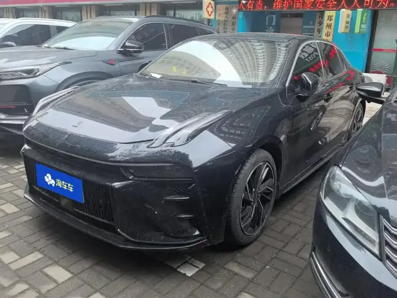 Lynk & Co 03
