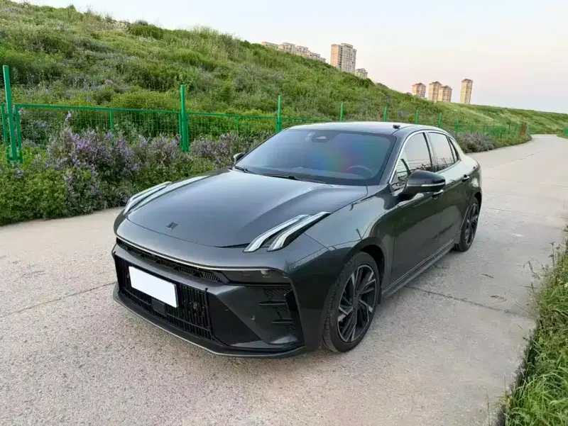 Lynk & Co 03