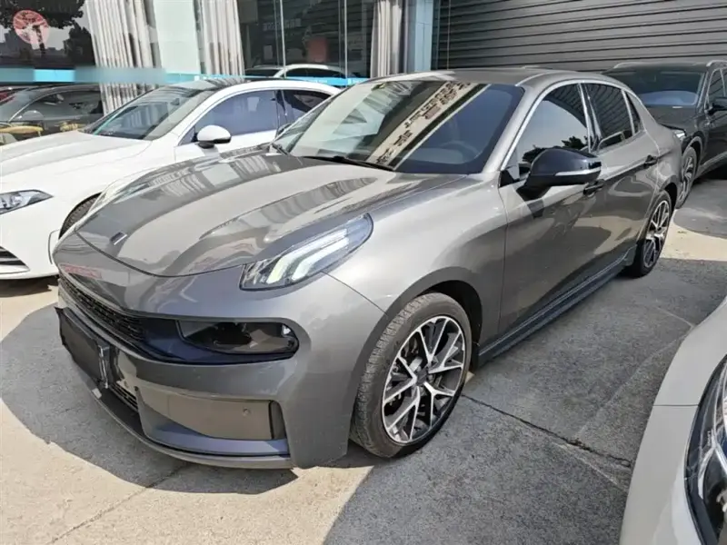 Lynk & Co 03